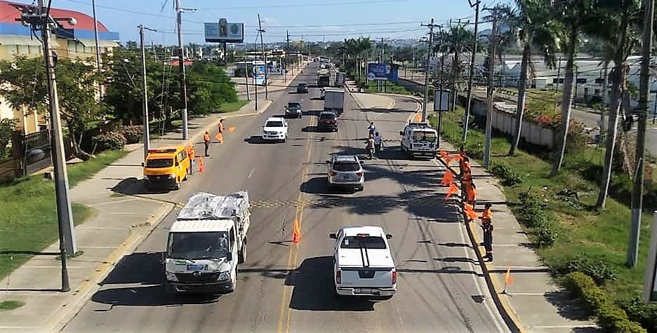 Tránsito vehicular se intensifica; comercio se dinamiza en Puerto Plata por festividades de Nochebuena