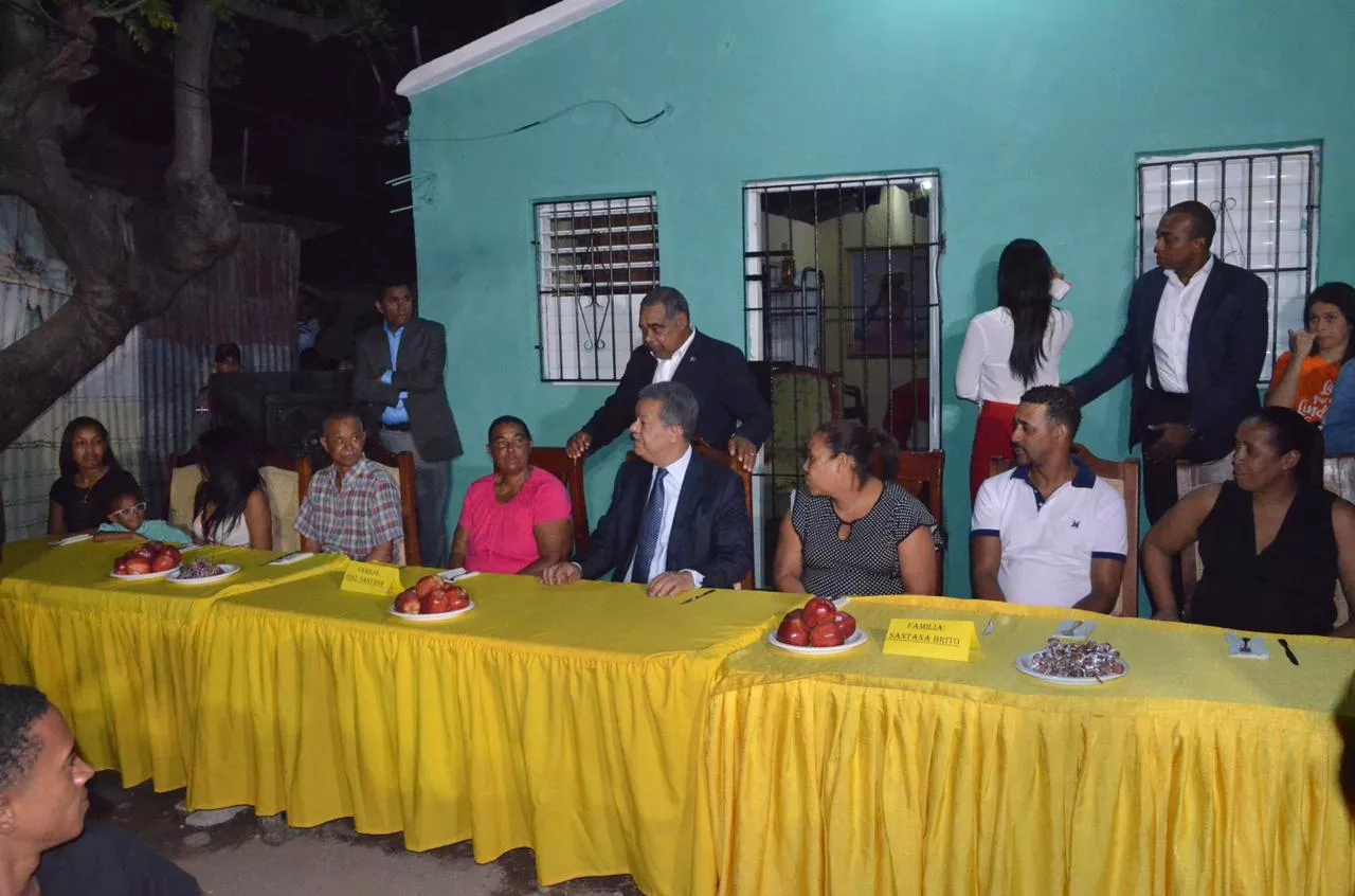 Leonel Fernández comparte cena de Nochebuena en La Jeringa, San Cristóbal