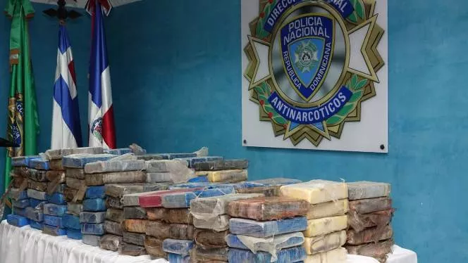 Autoridades ocupan 198 paquetes de cocaína en Azua y apresan a cuatro hombres