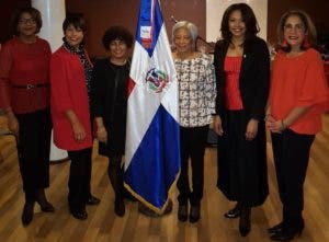 Consulado dominicano en París celebra fiesta navideña y reconoce entidades