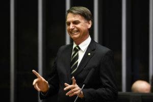 Bolsonaro se despide de Río y viaja a Brasilia donde será investido el martes