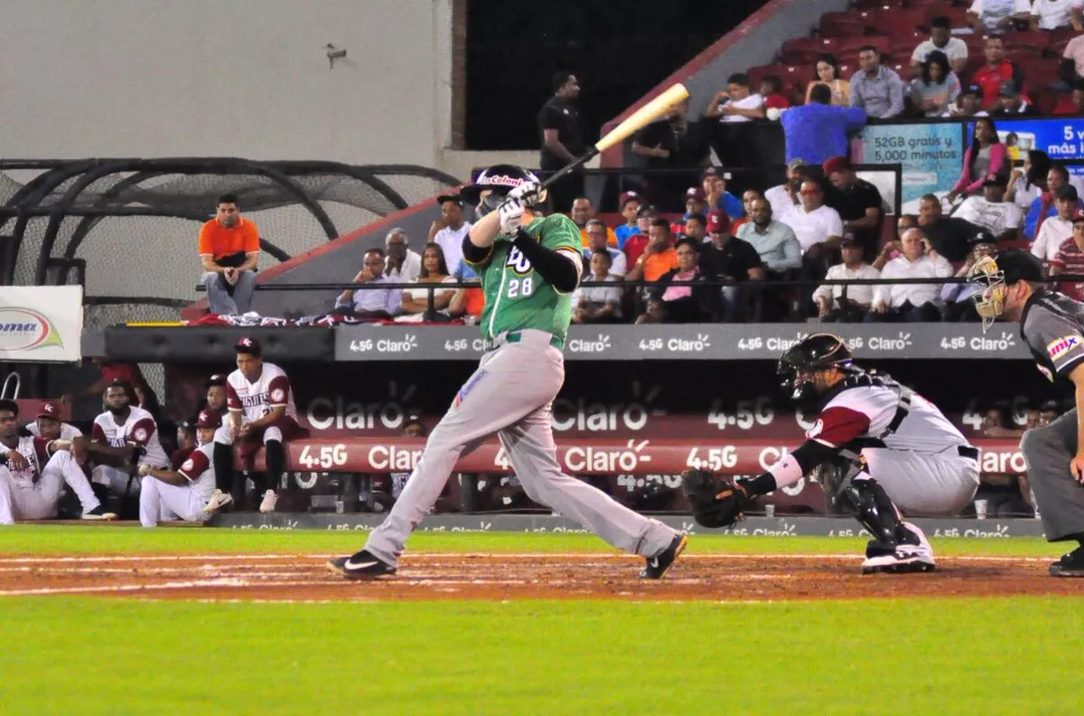 Estrellas Orientales remontan y mantienen cima béisbol dominicano