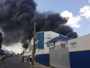 Estruendo de explosión en fábrica de plástico interrumpió momentáneamente entrevistas a aspirantes jueces del TC