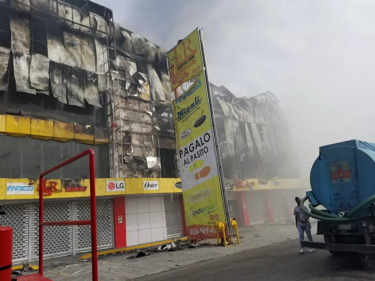 Fuego en tienda L & R Comercial en Herrera deja pérdidas millonarias