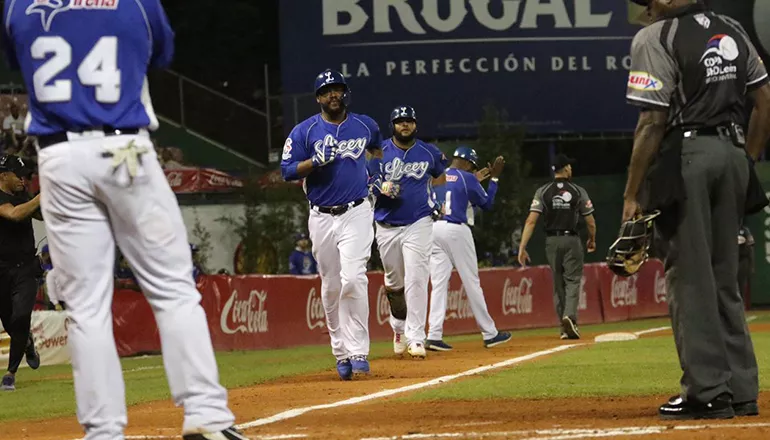 Leones y Tigres provocan cuádruple empate en béisbol dominicano