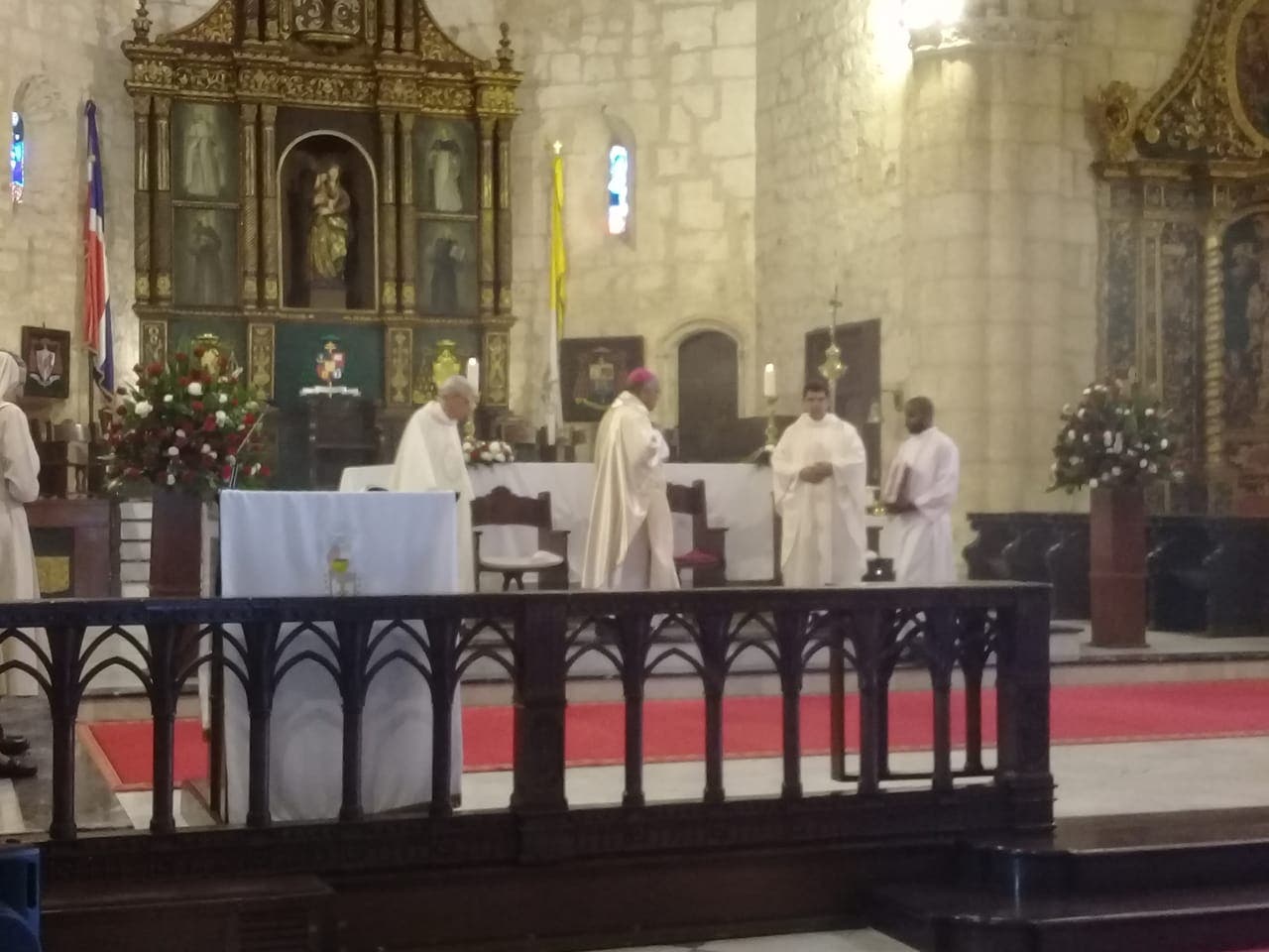Monseñor Ozoria celebra tradicional eucaristía de Navidad