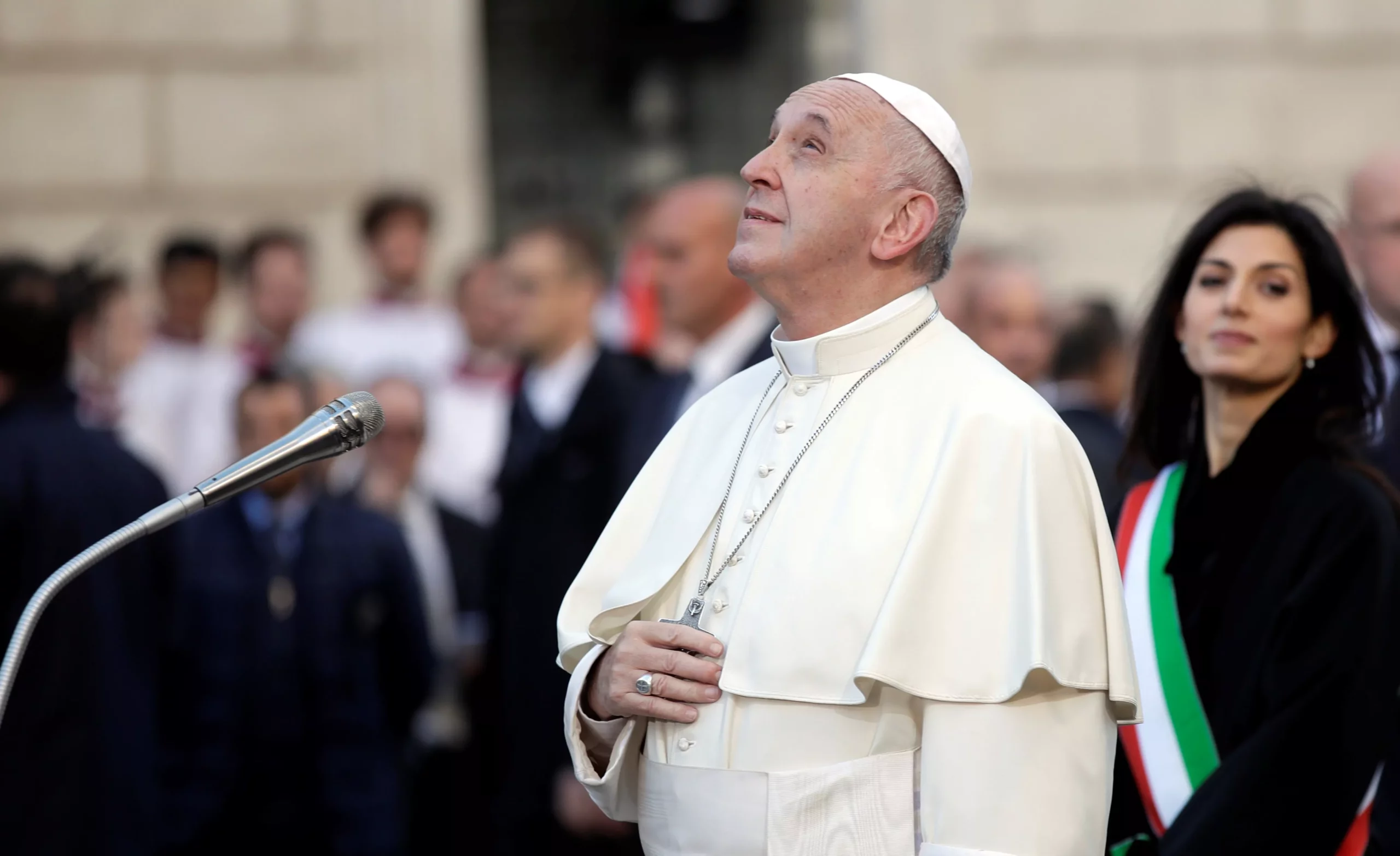 El papa pide que se respeten los derechos humanos de las familias migrantes