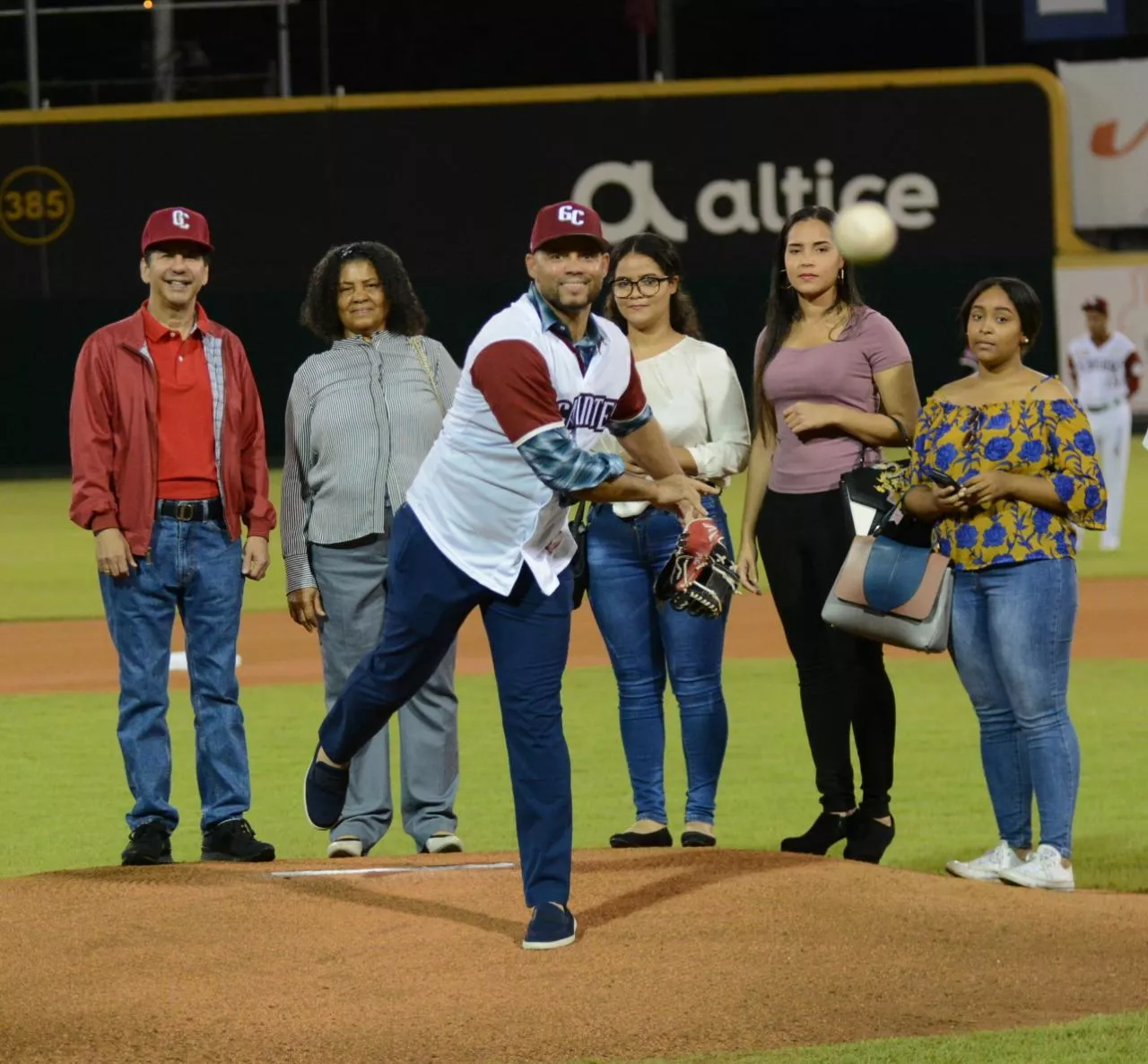 Leones del Escogido vencen 3-2 a Los Gigantes y se mantiene el triple empate en la primera posición