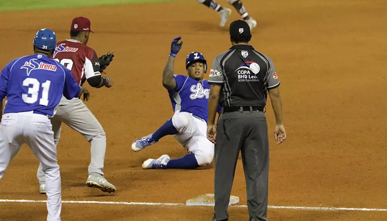 Tigres vencen Gigantes y empatan en la cima del béisbol dominicano