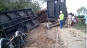 Dos muertos y tres heridos al descarrilarse tren transportaba caña en La Romana