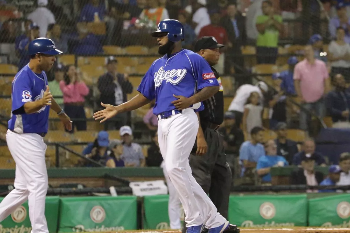 Estrellas, Tigres y Leones mantienen empate en la cima del béisbol dominicano