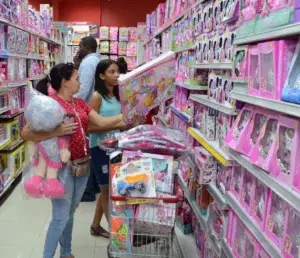 Por qué es mejor regalar pocos juguetes a los niños