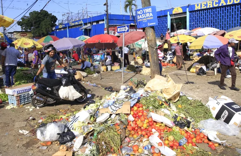 Comerciantes mercado defienden gestión ADN