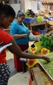 La venta  de rubros y vegetales estuvo y  aun continúa lenta