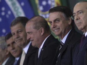 Ministros de Bolsonaro asumen cargos