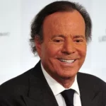 Julio Iglesias se querellará contra vicepresidenta española por injurias y calumnias