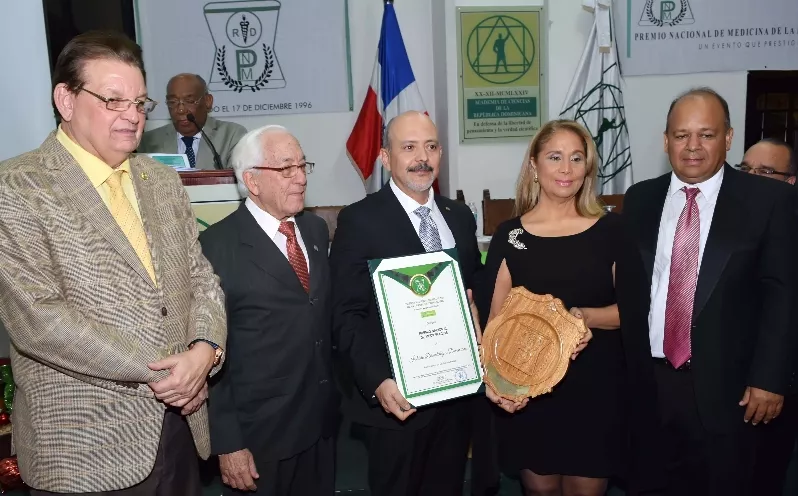 Instituto Dermatológico Dominicano y Cirugía de Piel  recibe distinción