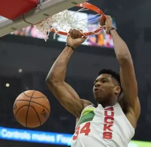 Antetokounmpo está muy cerca de James  Harden