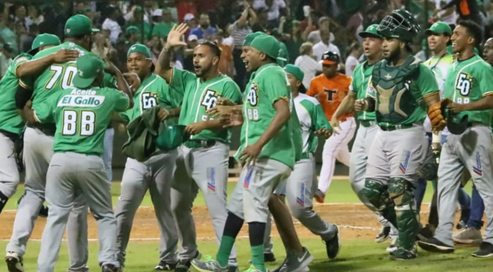 Estrellas vencen Toros; dominan 3-1 serie final