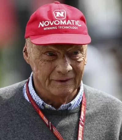 Expiloto Niki Lauda vuelve a ser hospitalizado