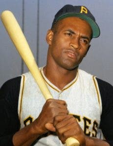 Roberto Clemente sigue siendo leyenda latina 50 años después de su muerte