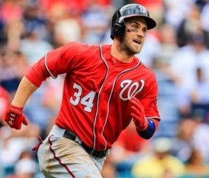 Bryce Harper pacta contrato con los Filis por 330 millones de dólares