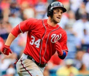 Bryce Harper pacta contrato con los Filis por 330 millones de dólares