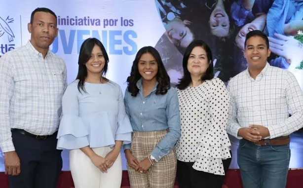 Charlas asesoran a jóvenes en búsqueda empleo