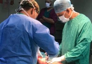 Ney Arias Lora realiza jornada quirúrgica