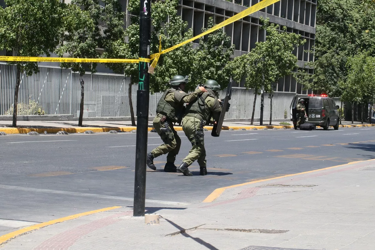 Sube a 5 el número de heridos por explosión en parada de autobús en Santiago