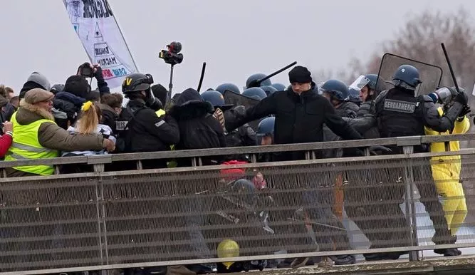 Francia reformará la ley para impedir manifestaciones no comunicadas antes