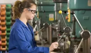 Mujeres dedican más tiempo al Trabajo No Remunerado que los hombres con el mismo nivel educativo