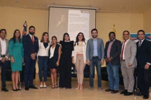 Ministerio de la Juventud con panel para emprender