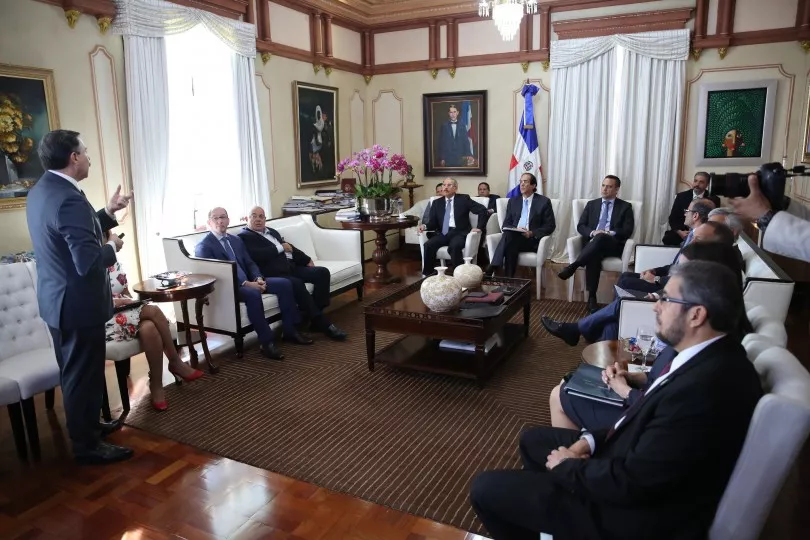 Presidente Danilo Medina recibe al futurista y estratega Vito di Vari en el Palacio Nacional