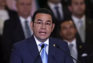 Corte suspende decisión del presidente de Guatemala