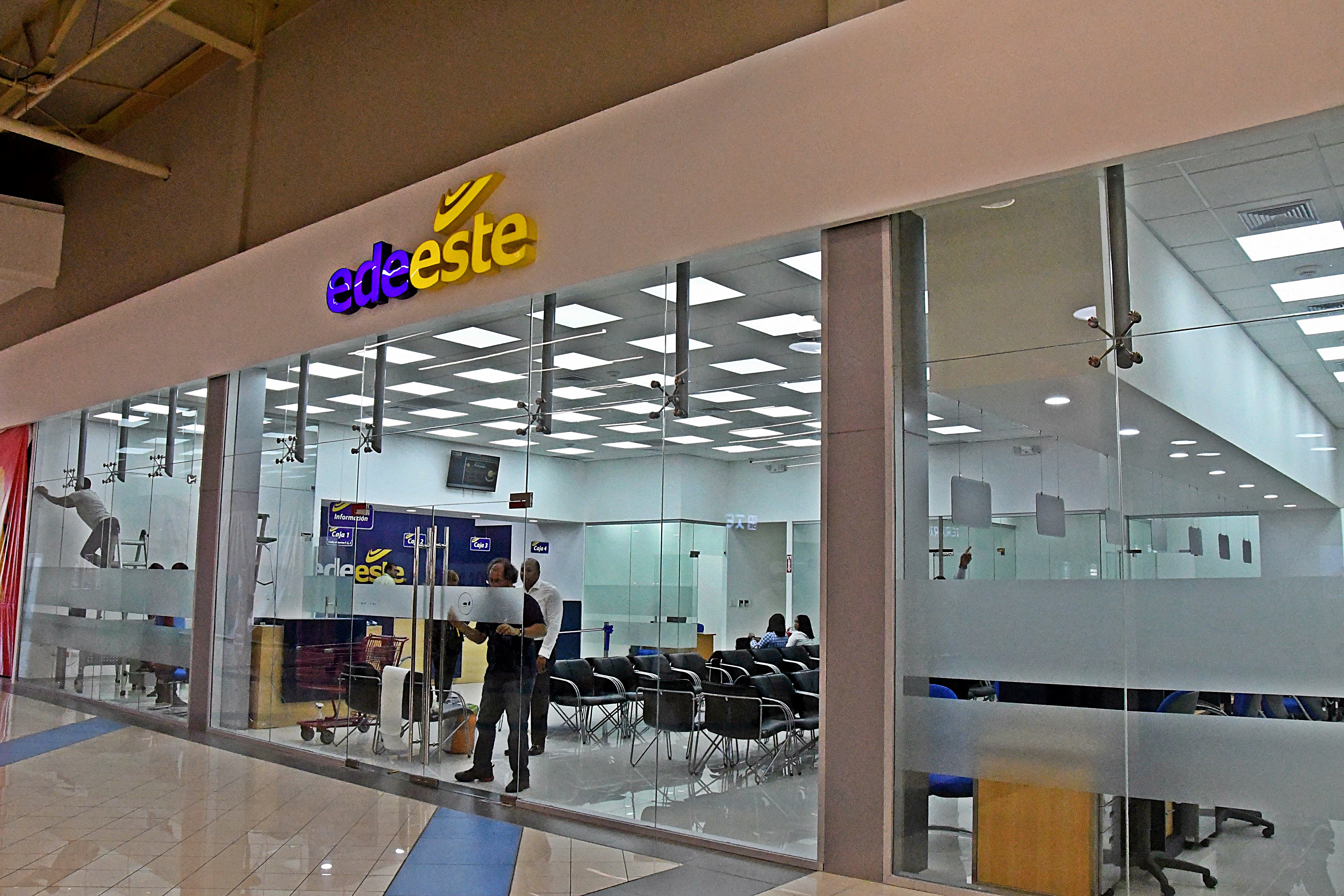 EDE Este inaugura oficina comercial en Jumbo de San Isidro