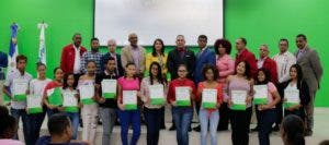 COOMPMAIMON entrega cien becas a estudiantes meritorios