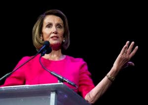 Pelosi dice a congresistas que Biden podría ser convencido pronto de dejar su candidatura