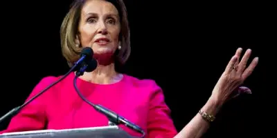 Nancy Pelosi, hospitalizada en Luxemburgo tras fracturarse la cadera en una caída