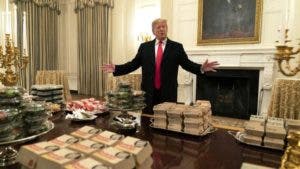 Las 300 hamburguesas que Trump compró para comer en la Casa Blanca (y qué tienen que ver con el cierre de gobierno)