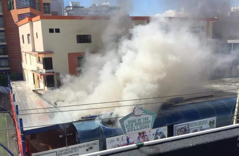 Un corto circuito provocó conato de incendio en colegio New Horizons