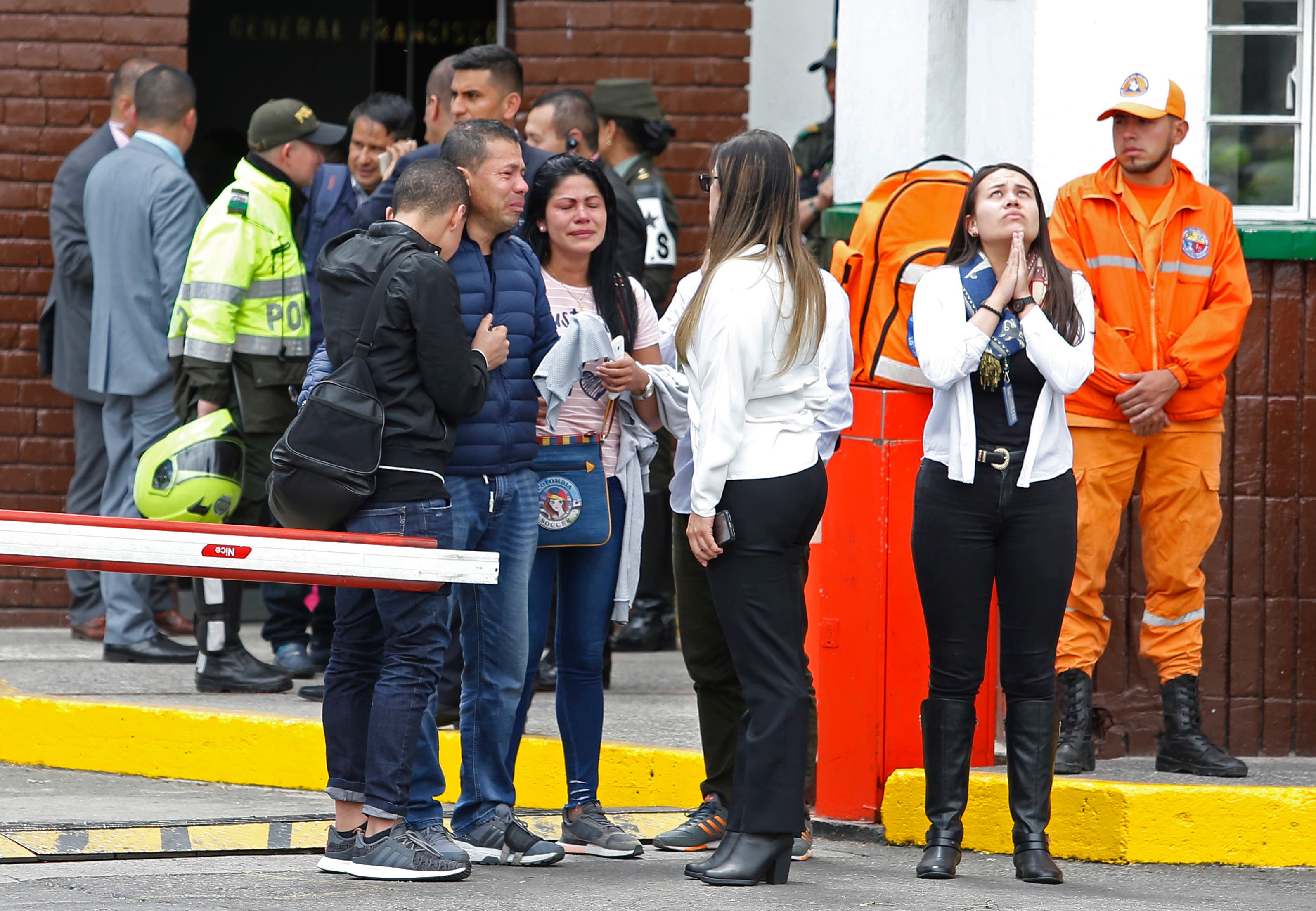 Suben a 10 los muertos y a 66 los heridos por la explosión de un coche bomba en Colombia