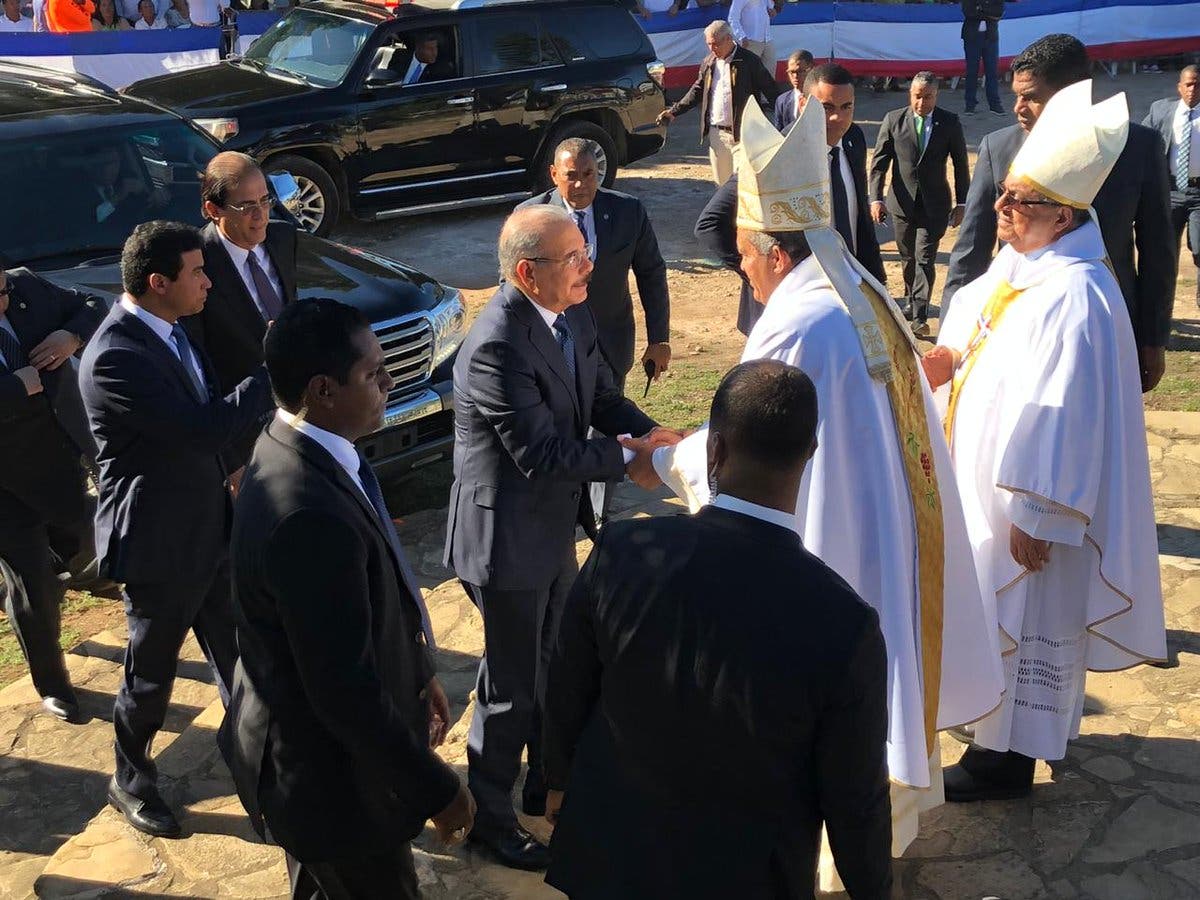 Presidente Danilo Medina asiste a la misa de conmemoración del 525 aniversario de la primera eucaristía en América