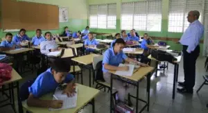 Experto señala 5 razones por las cuales no se aprende inglés en las escuelas de RD