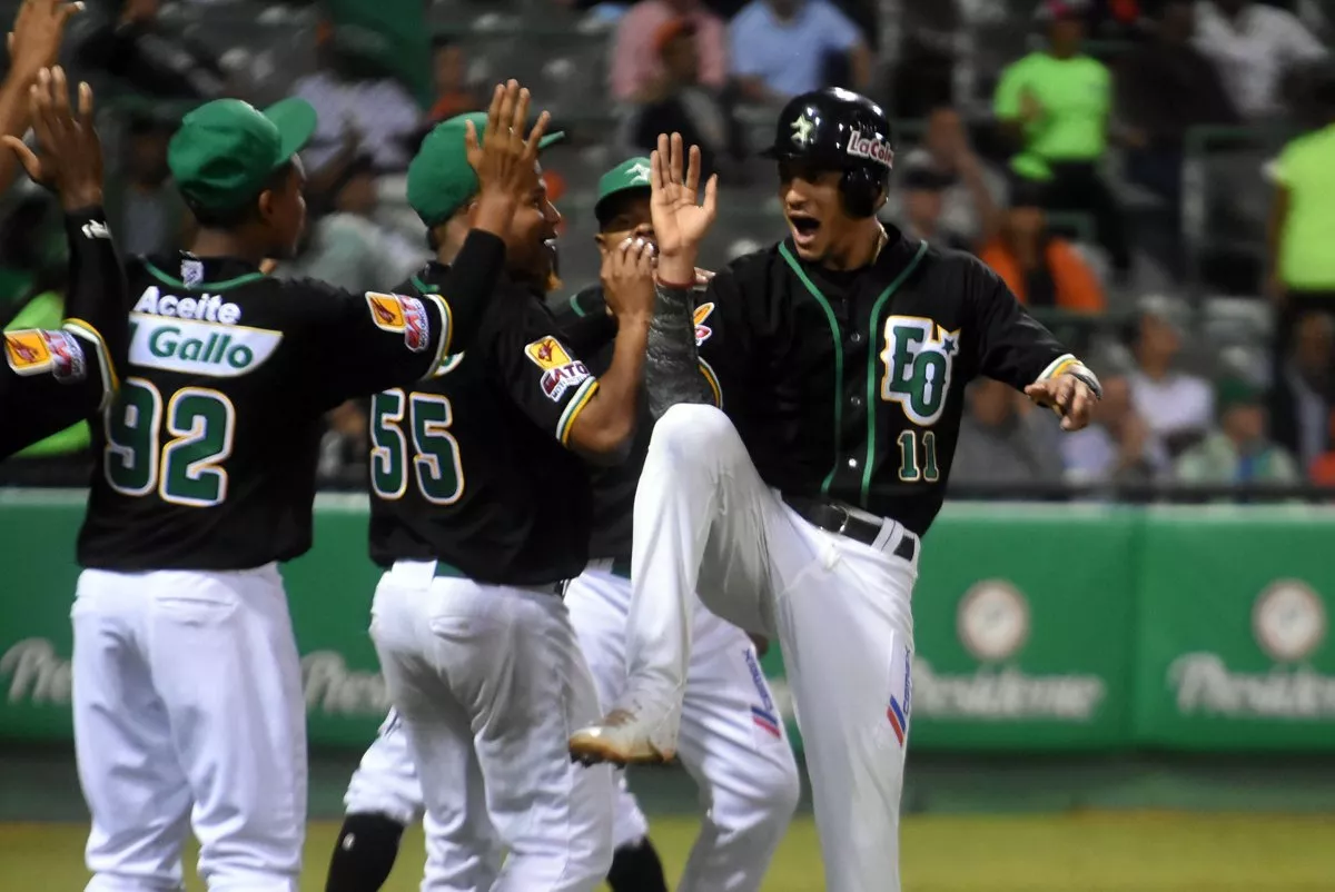 Estrellas ganan 13-1 el primer partido de la  final del béisbol dominicano