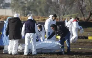 Sube a 79 la cifra de muertos al explotar toma clandestina de gasolina en México