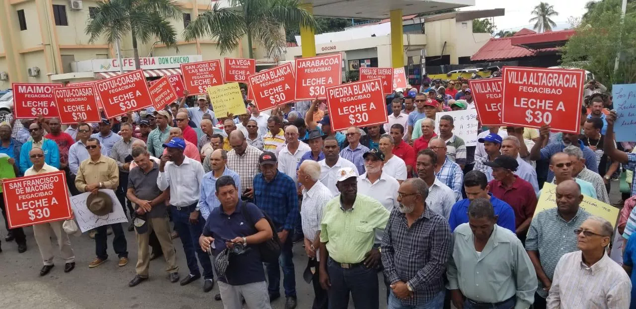 Ganaderos exigen precios justos para la leche