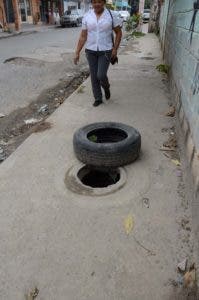 Hoyos en la calle cuarta de Mandinga/foto Jose de Leon