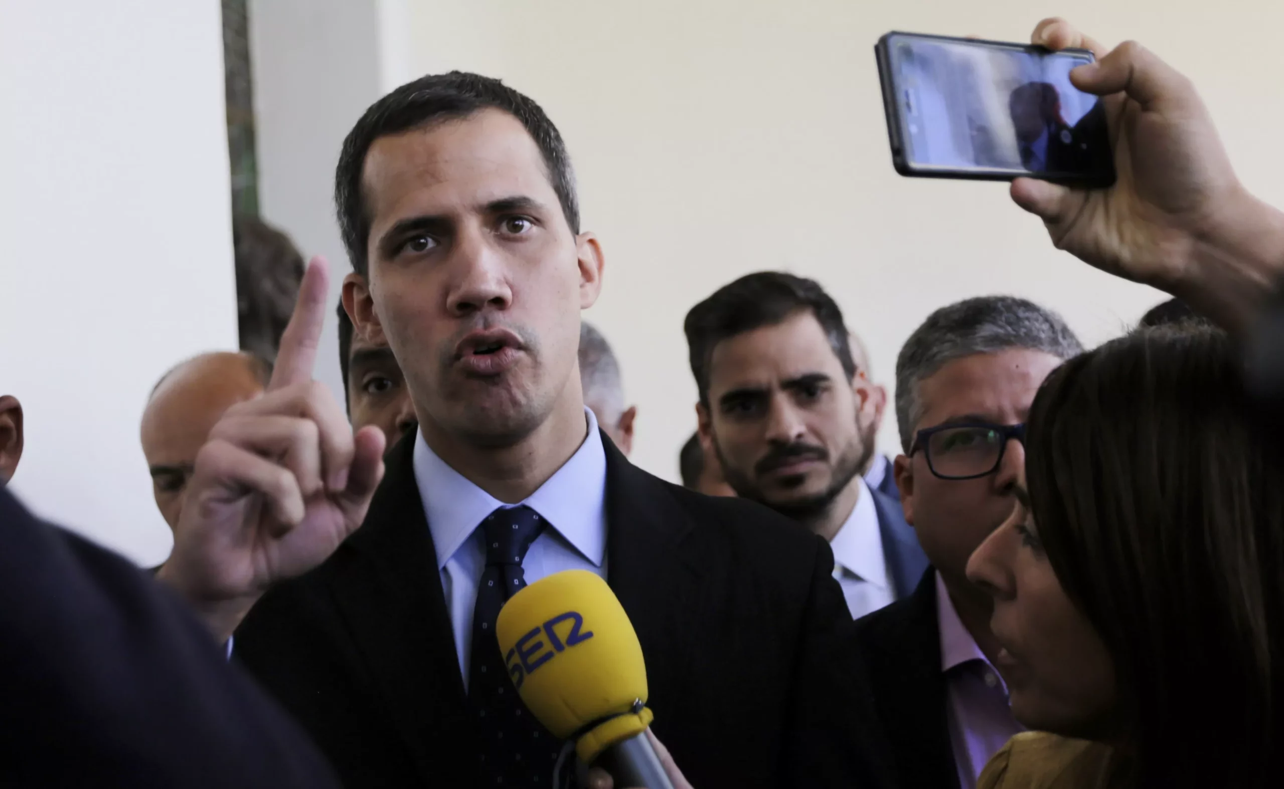 Venezuela: Tribunal Supremo prohíbe salida del país a Guaidó