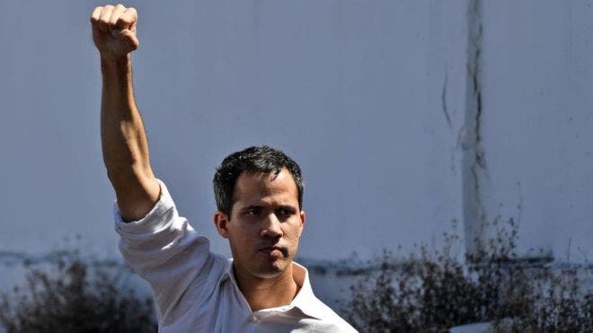 Fiscalía de Venezuela pide que se prohíba a Guaidó salir del país
